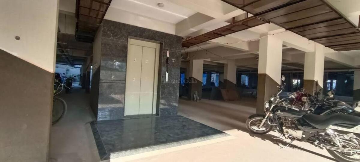7 Seasons Palm Suite With Sky Orbit, Balcony, Swimming Pool, Wifi, Playground Rajkot Bagian luar foto