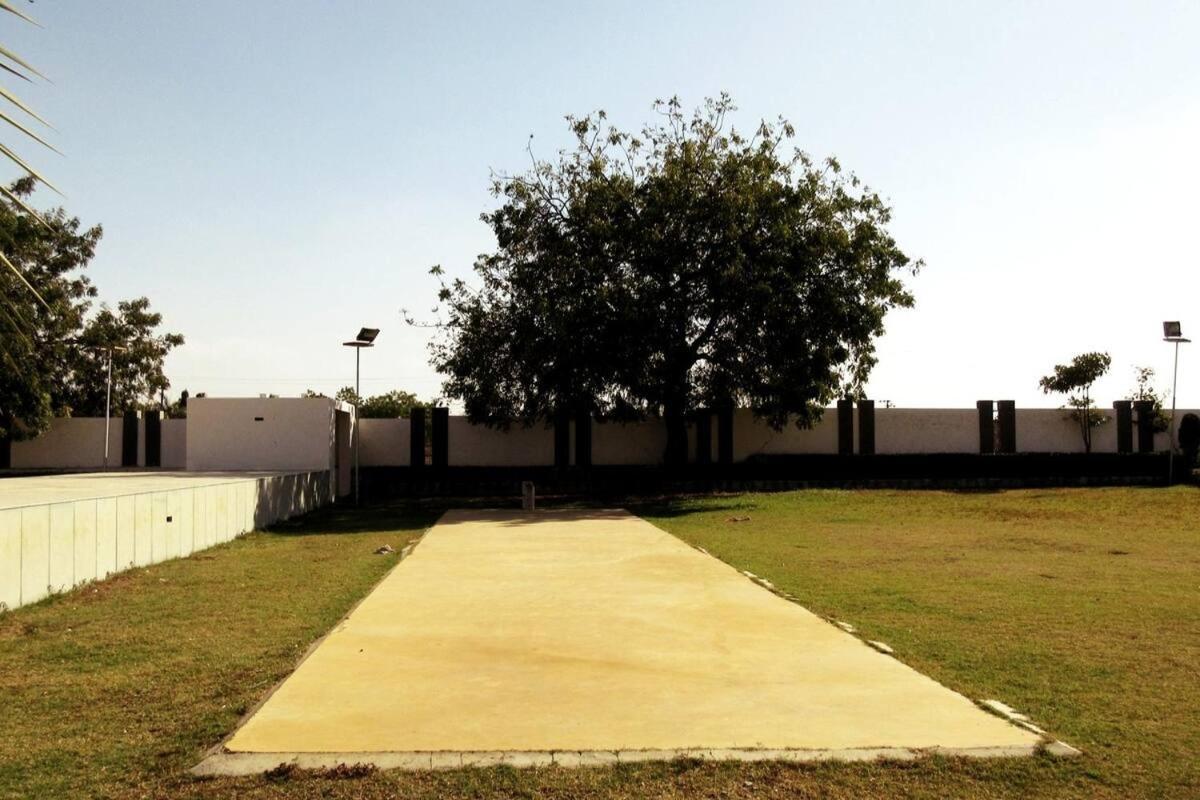 7 Seasons Palm Suite With Sky Orbit, Balcony, Swimming Pool, Wifi, Playground Rajkot Bagian luar foto