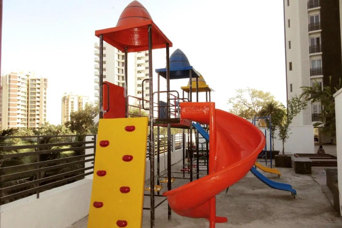 7 Seasons Palm Suite With Sky Orbit, Balcony, Swimming Pool, Wifi, Playground Rajkot Bagian luar foto