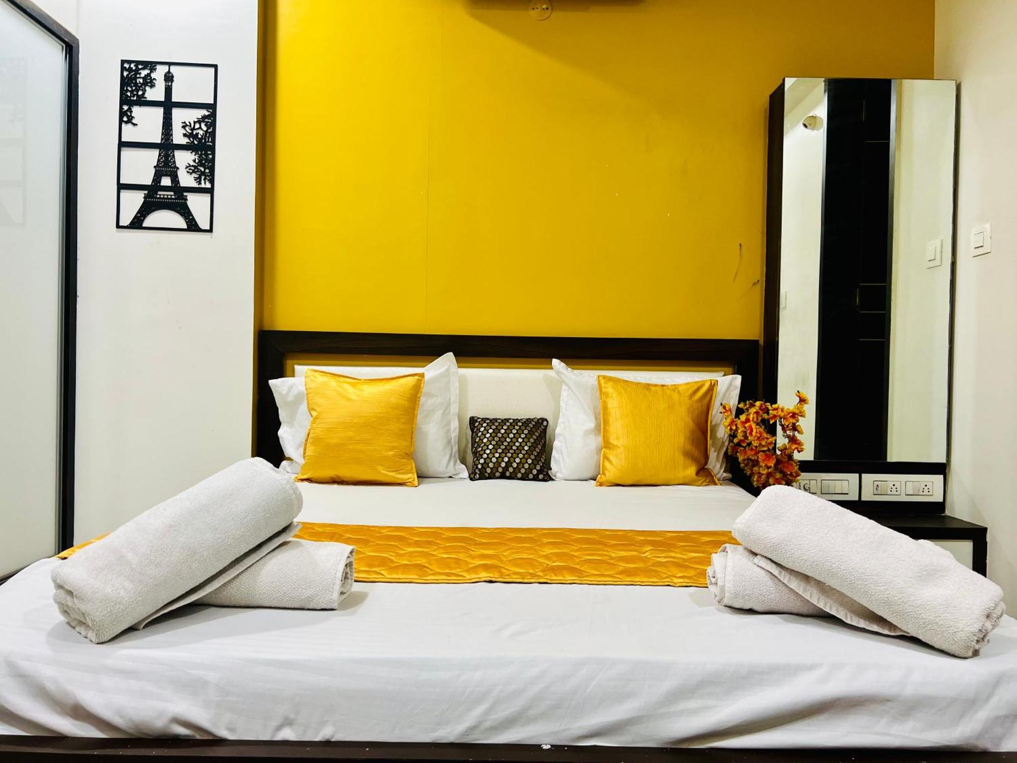 7 Seasons Palm Suite With Sky Orbit, Balcony, Swimming Pool, Wifi, Playground Rajkot Bagian luar foto