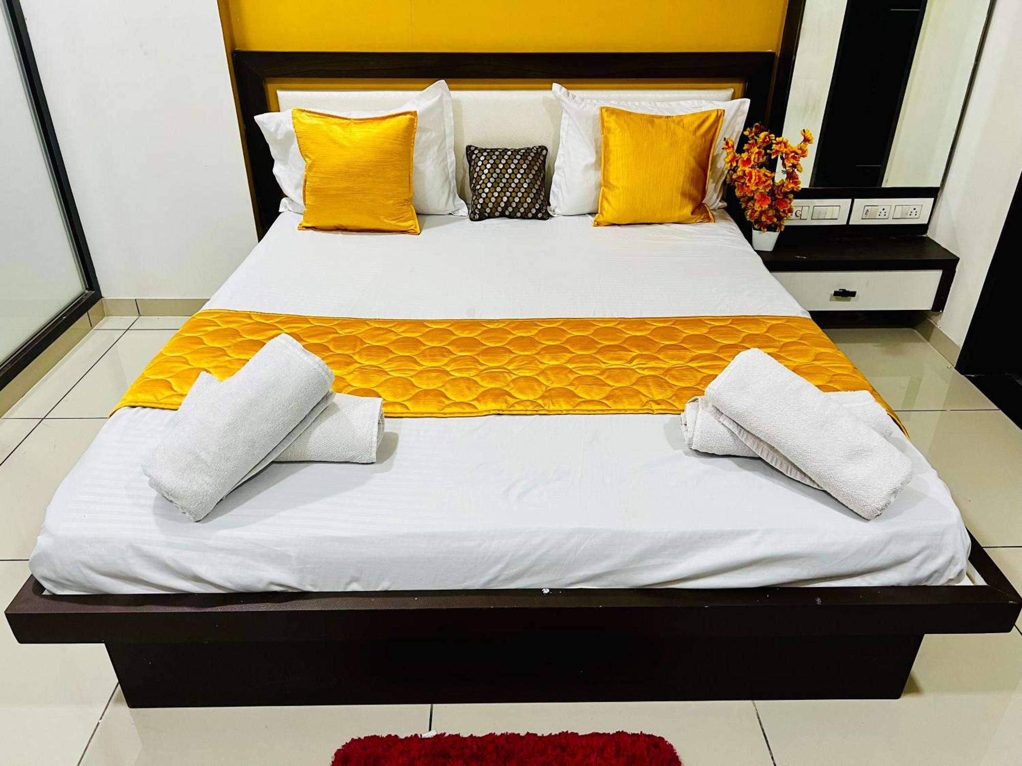 7 Seasons Palm Suite With Sky Orbit, Balcony, Swimming Pool, Wifi, Playground Rajkot Bagian luar foto